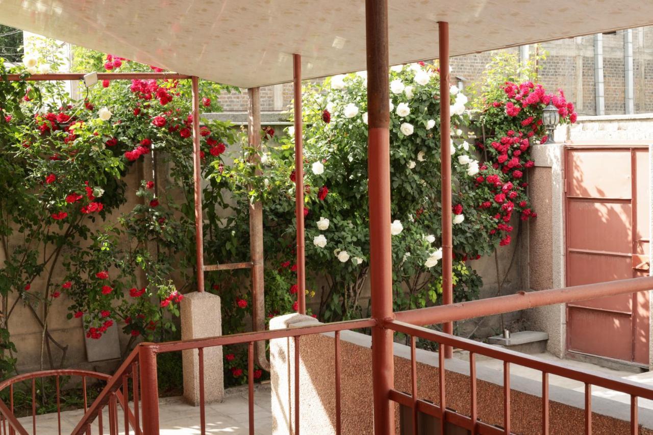 Styopa Hotel Erévan Extérieur photo