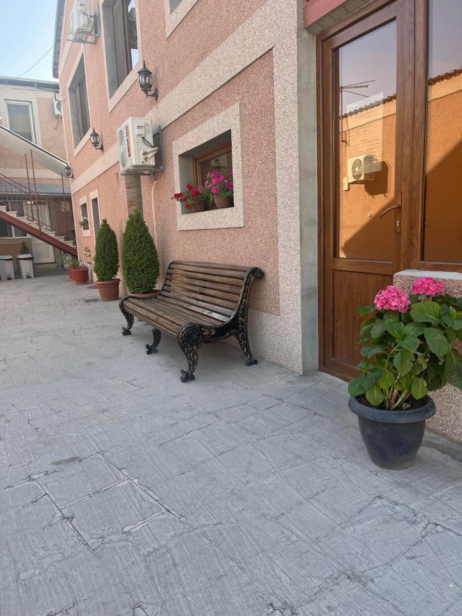 Styopa Hotel Erévan Extérieur photo