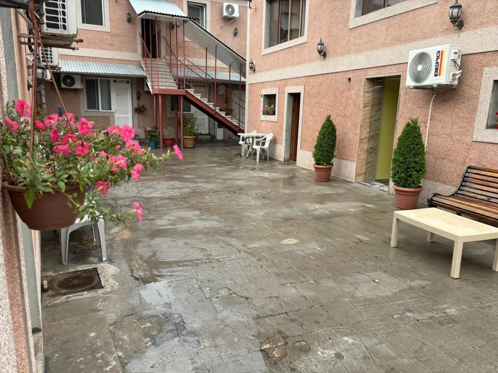 Styopa Hotel Erévan Extérieur photo