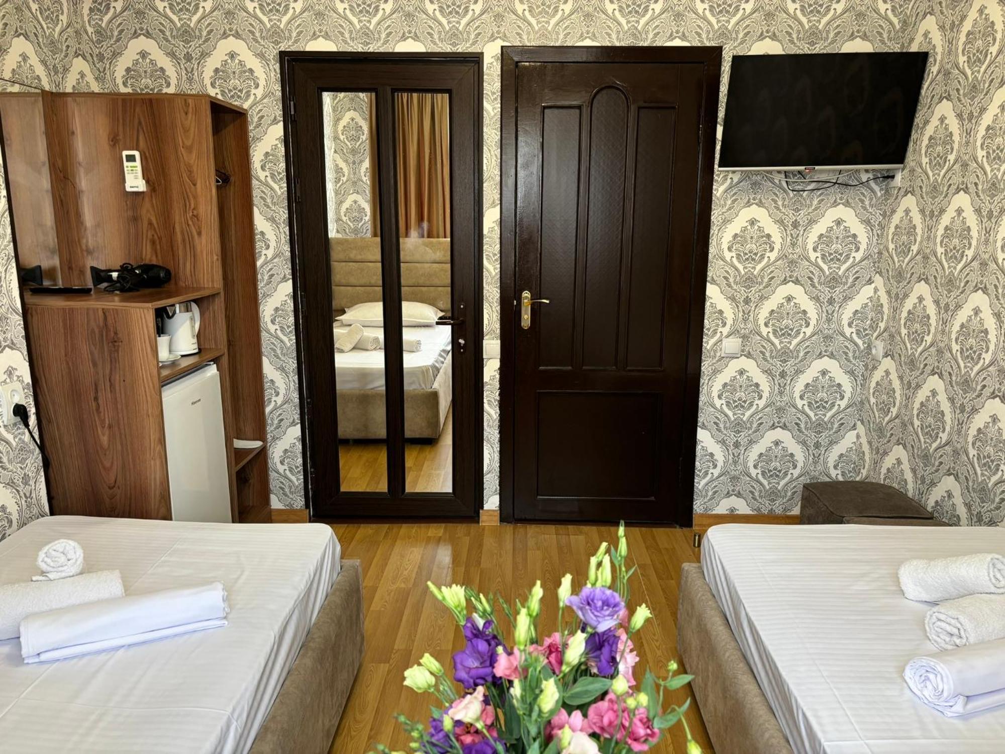 Styopa Hotel Erévan Extérieur photo