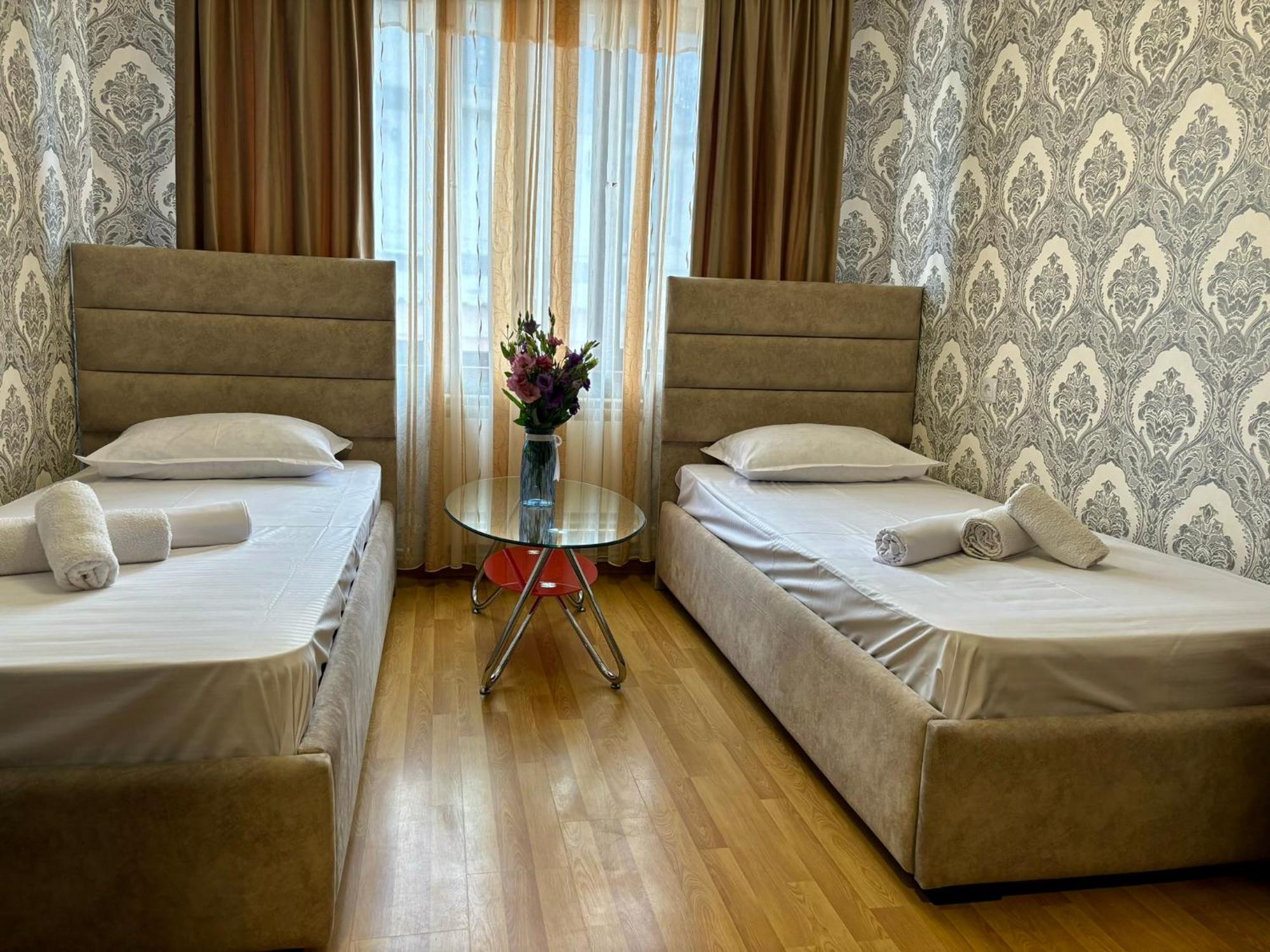 Styopa Hotel Erévan Extérieur photo