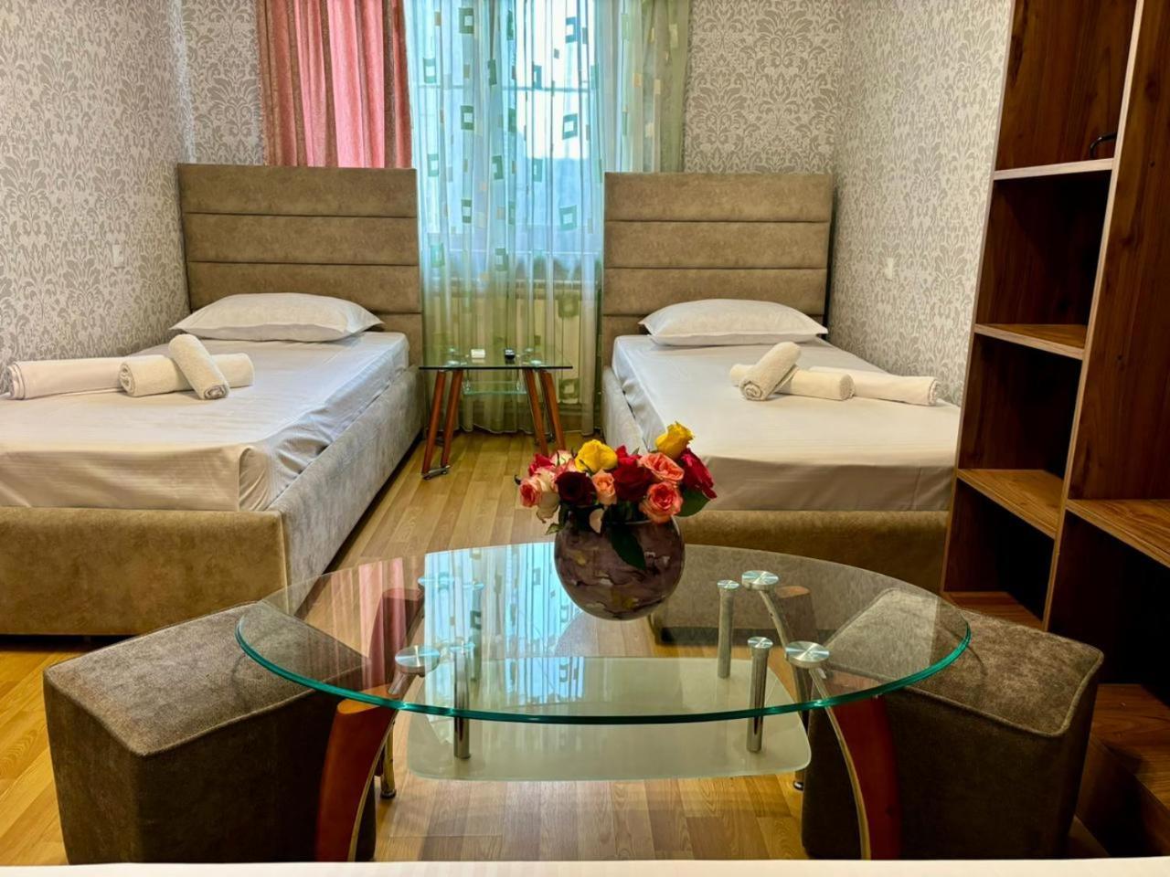Styopa Hotel Erévan Extérieur photo