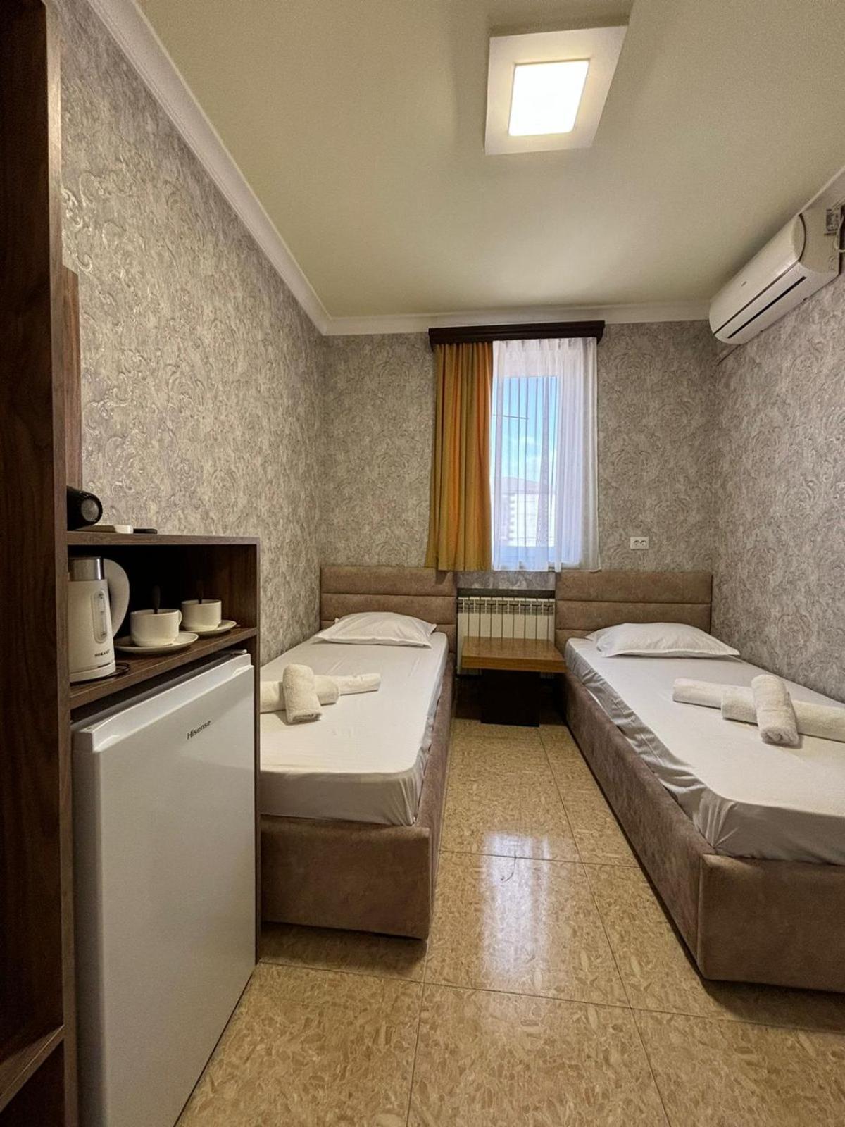 Styopa Hotel Erévan Extérieur photo