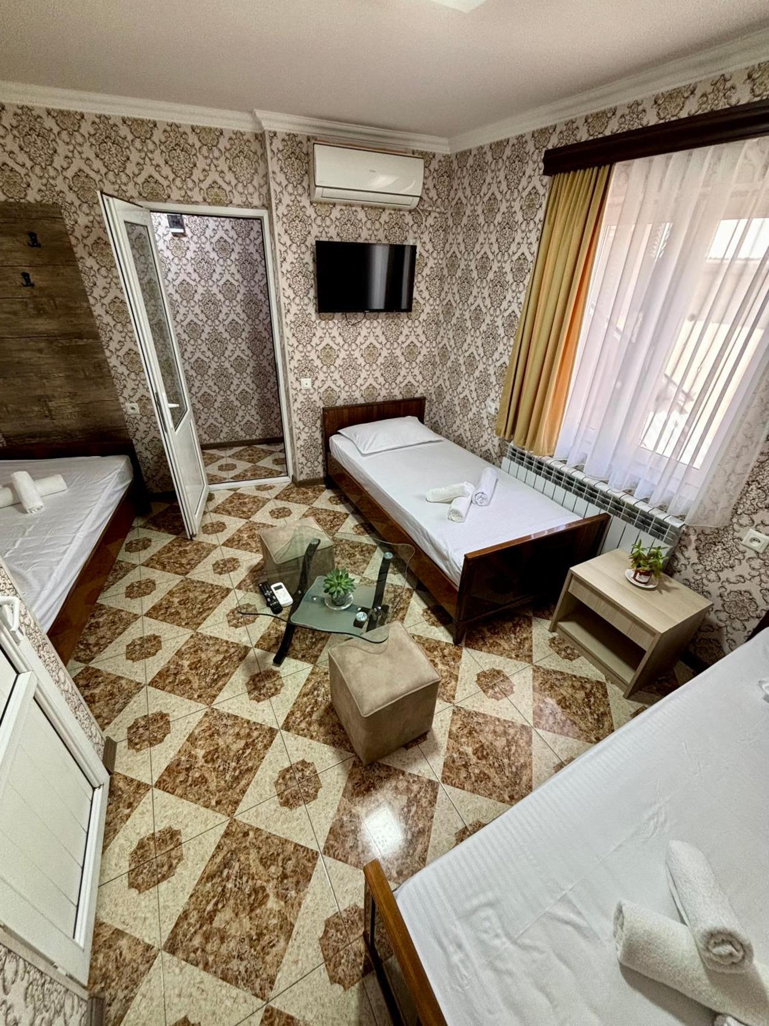 Styopa Hotel Erévan Extérieur photo