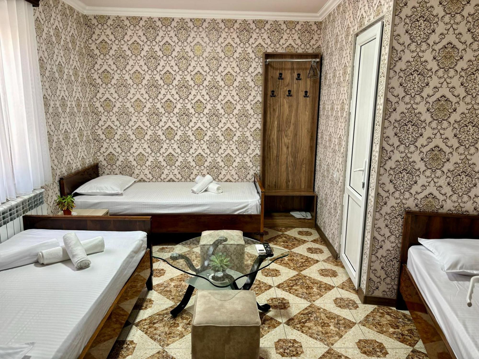 Styopa Hotel Erévan Extérieur photo